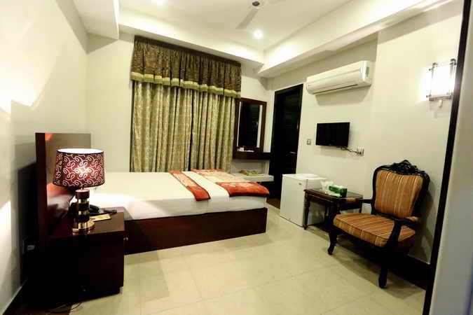 Hotel Multan Continental Exterior photo