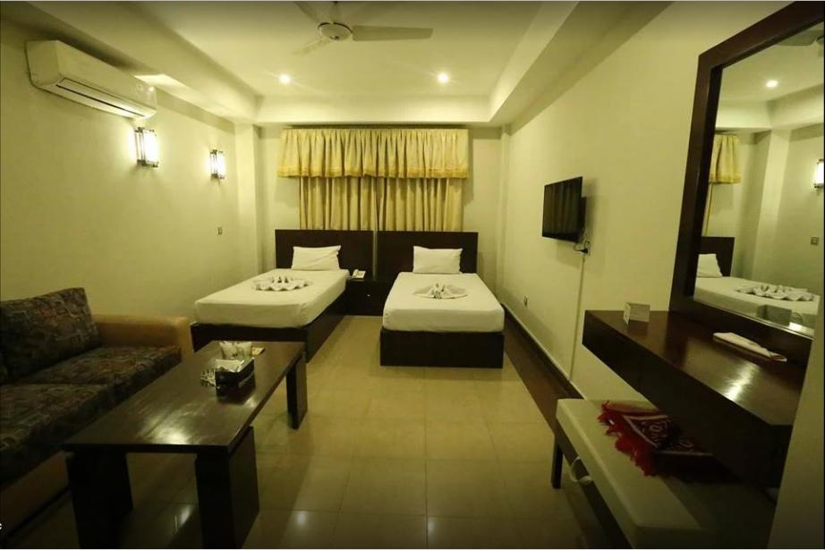 Hotel Multan Continental Exterior photo