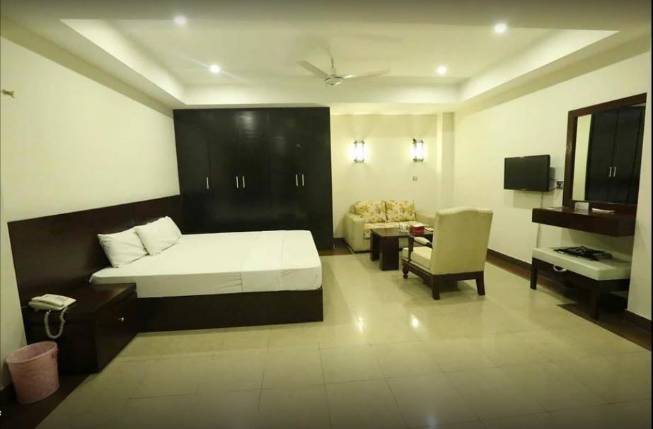 Hotel Multan Continental Exterior photo